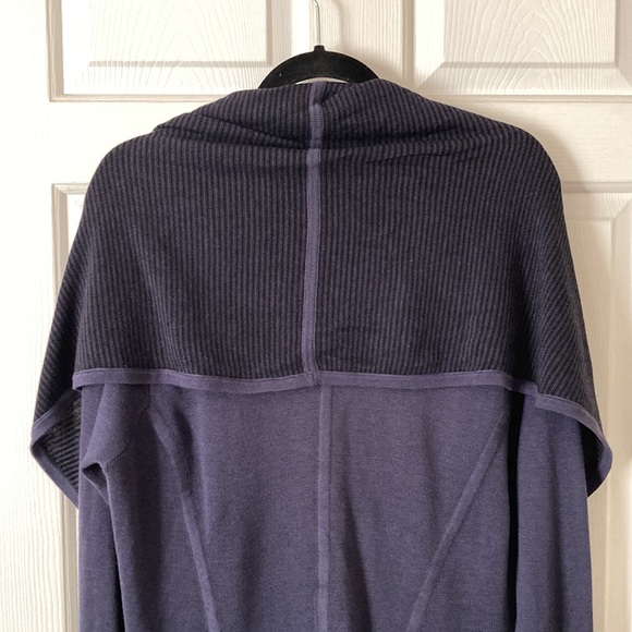Lululemon Iconic Sweater Wrap Blue/Black Med or Large - Picture 6 of 11